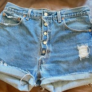 Boutique Levi Premium Shorts- Size 28